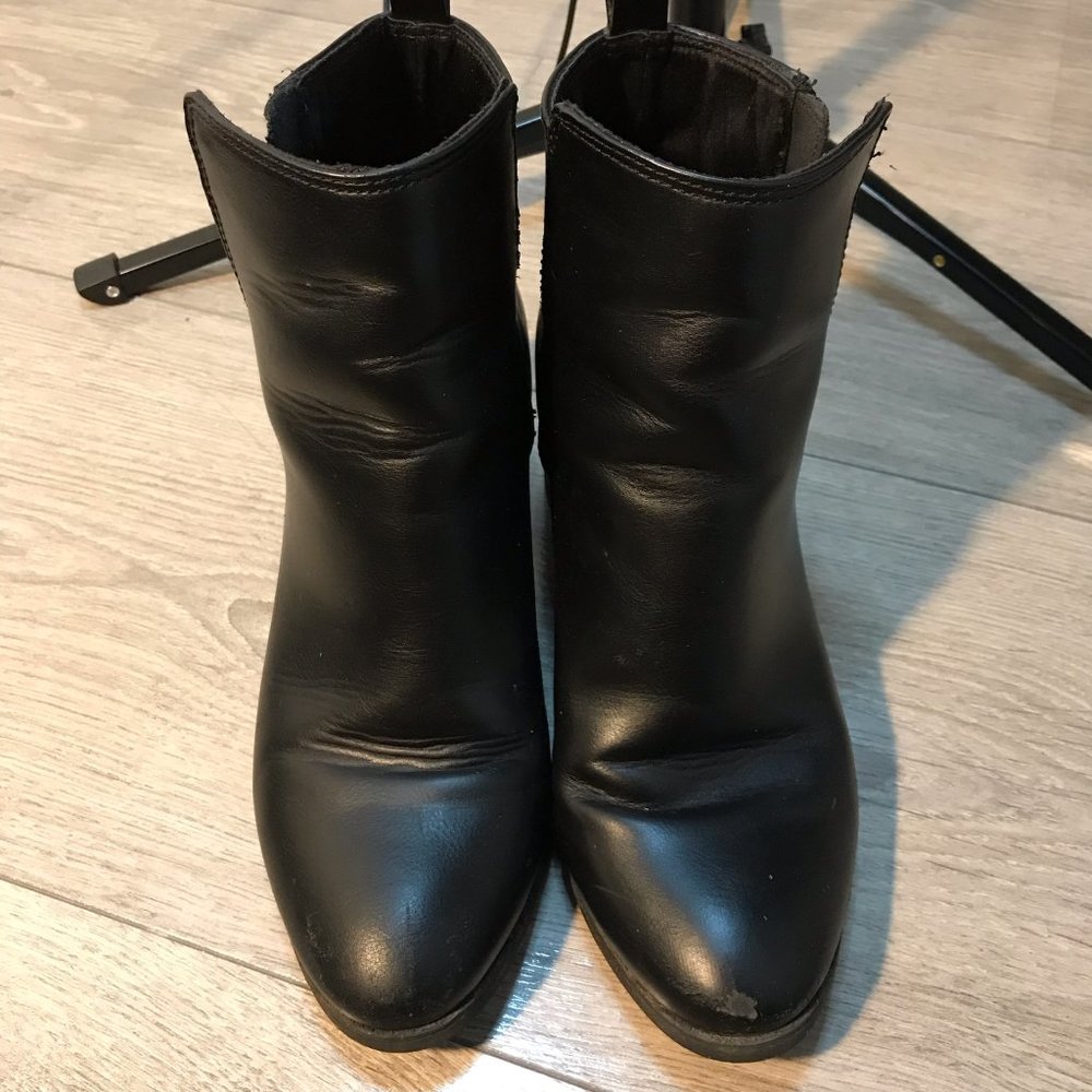 Zippered Chelsea Boots 2.5"